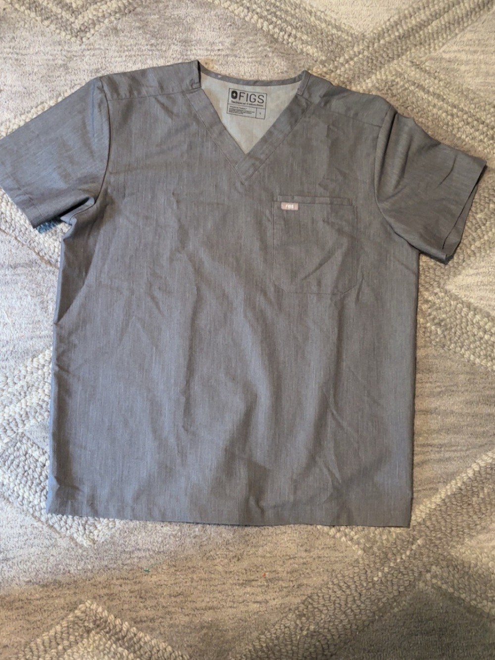 FIGS Men’s Gray Leon Scrub Top size L